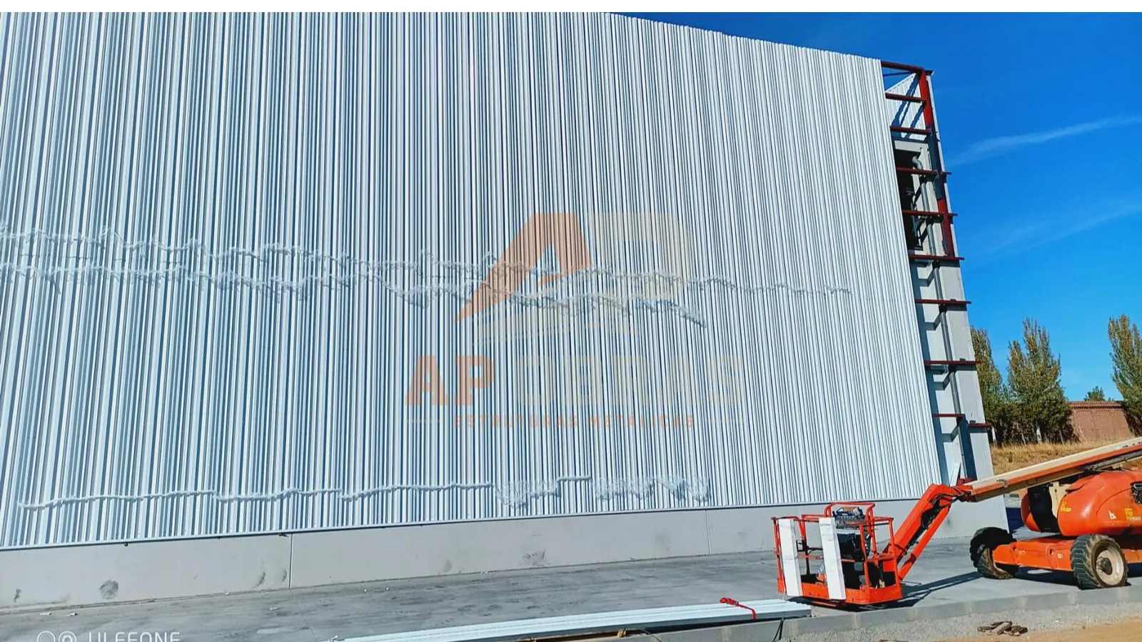 Construção Civil — Pavilhão Industrial — Fachada project by AP OBRAS, Lda